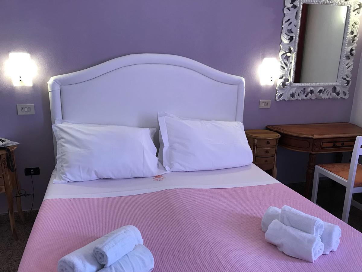 Economy Double or Twin Room,718230808:JPEG